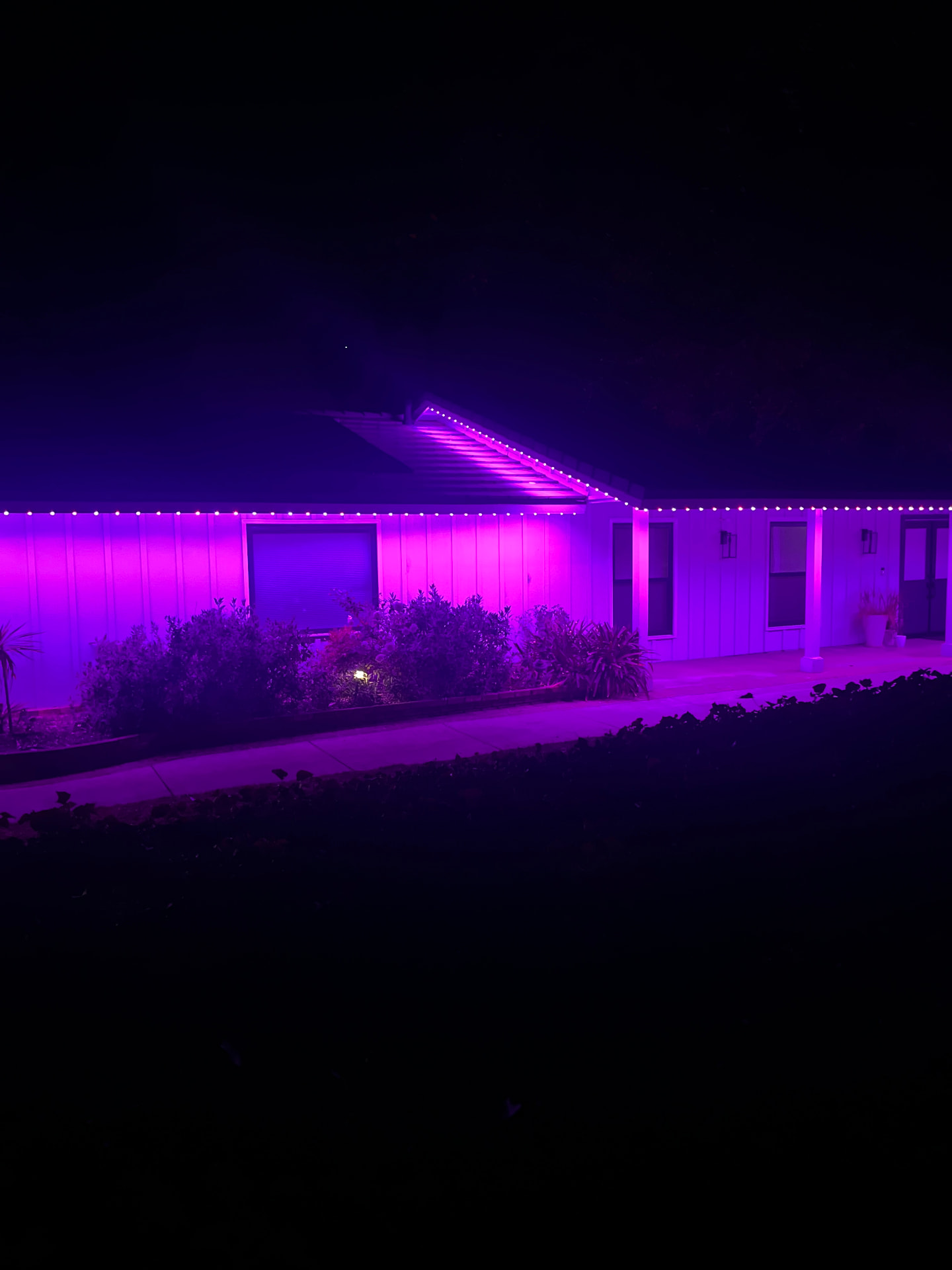 TennTex roofline lighting on a home at night
